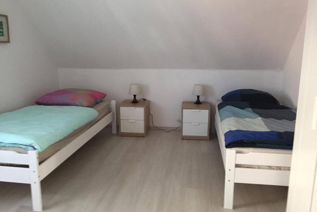 22B Grosse Wohnung Mit Balkon, Smarttv Und Wlan Korb Luaran gambar