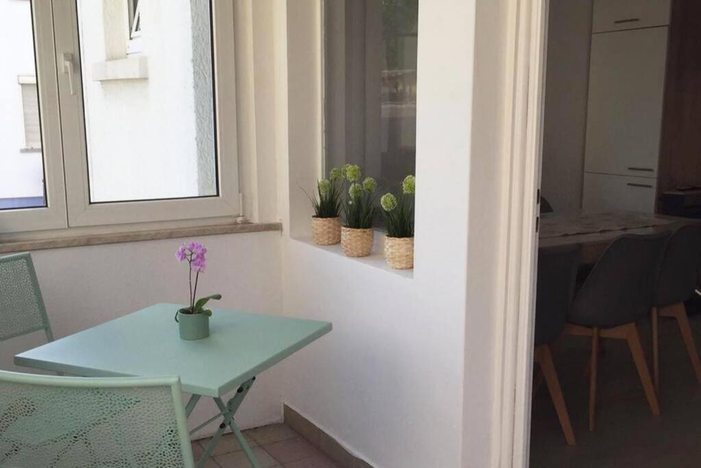 22B Grosse Wohnung Mit Balkon, Smarttv Und Wlan Korb Luaran gambar