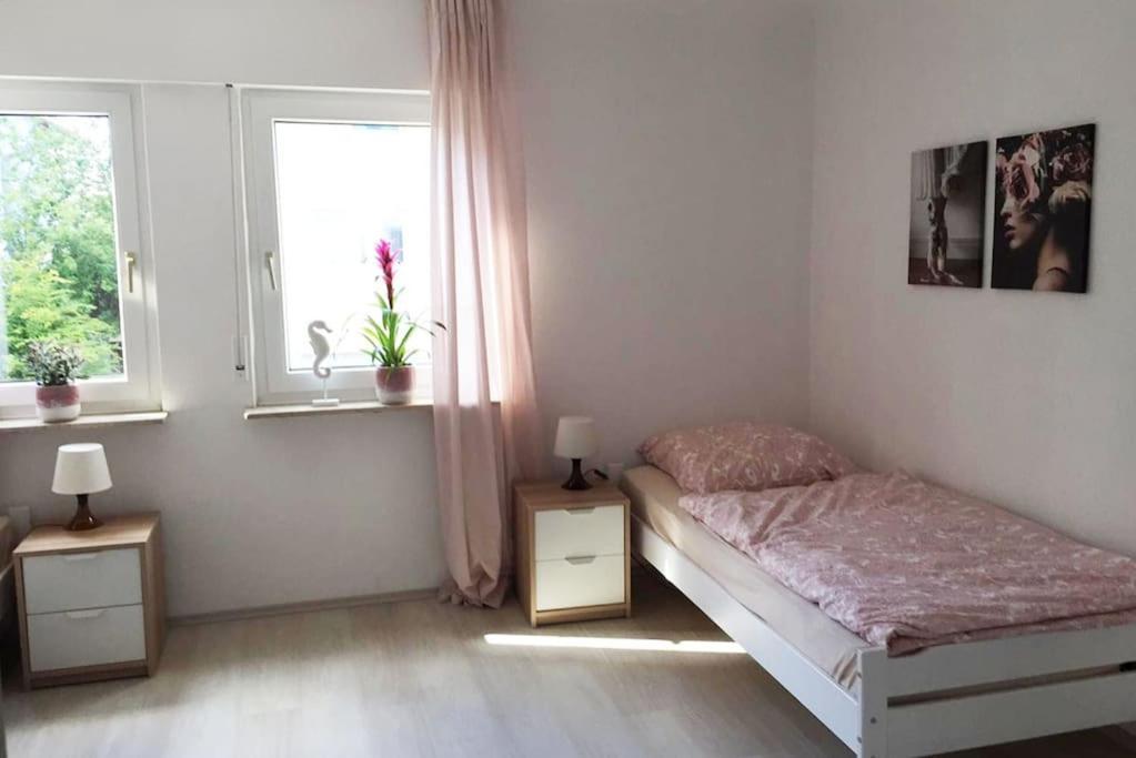 22B Grosse Wohnung Mit Balkon, Smarttv Und Wlan Korb Luaran gambar